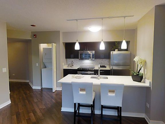 3rd image of 753 N Wabash Ave #2