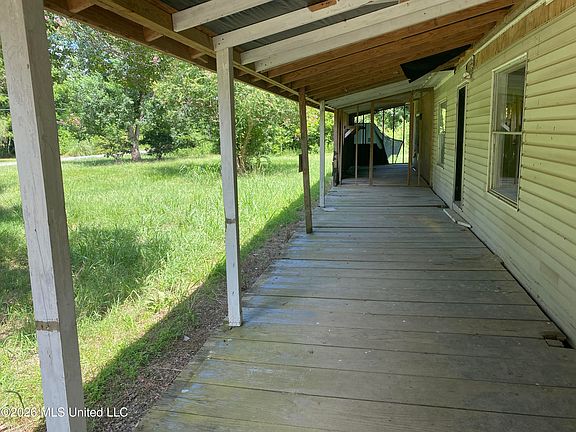 4th image of 582 Stephens Rd