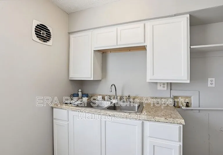 281 S Napoleon Ave #B — Photo 14