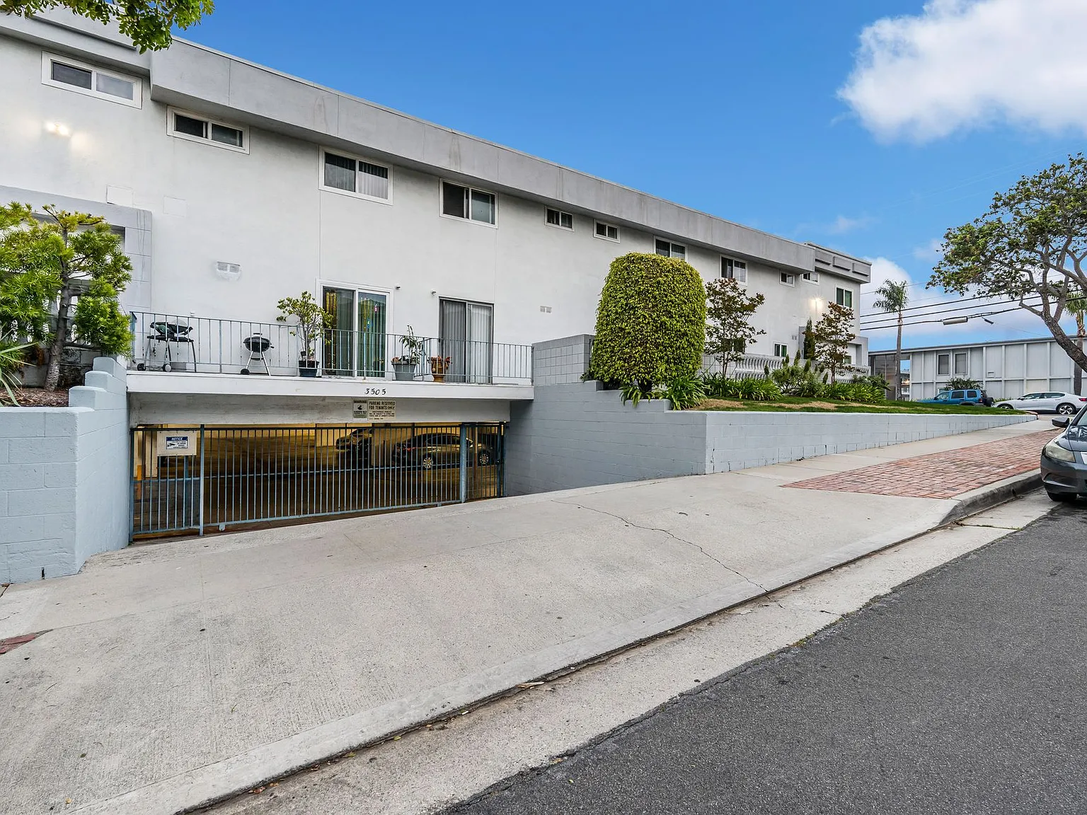 3505 Emerald St — Photo 2