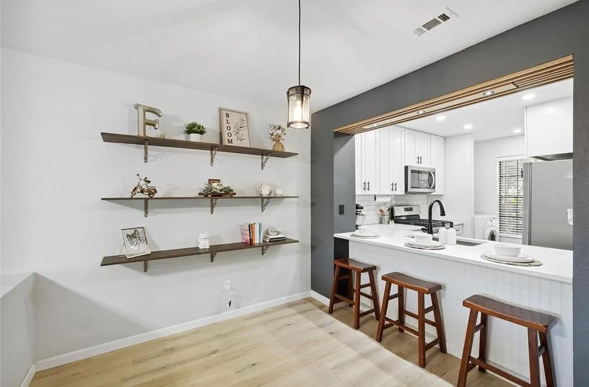 2 bed, 2.5 bath, 1041 sqft, $2,000 — Photo 4