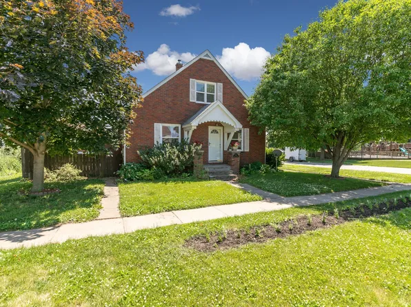 915 Franklin St, Pella, IA 50219