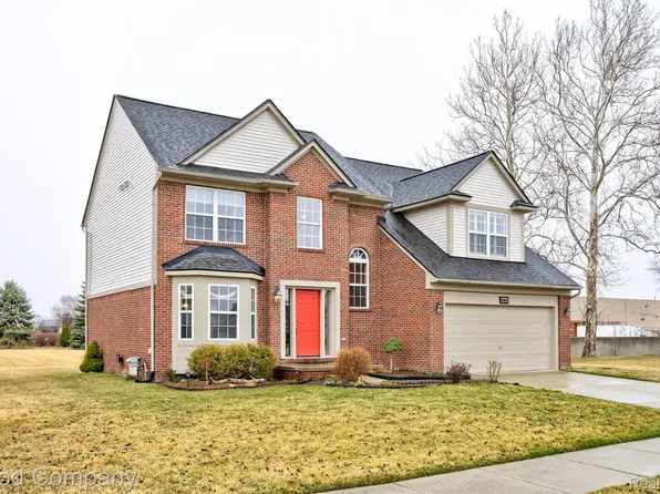 755 Oak Point Ln, Madison Heights, MI 48071