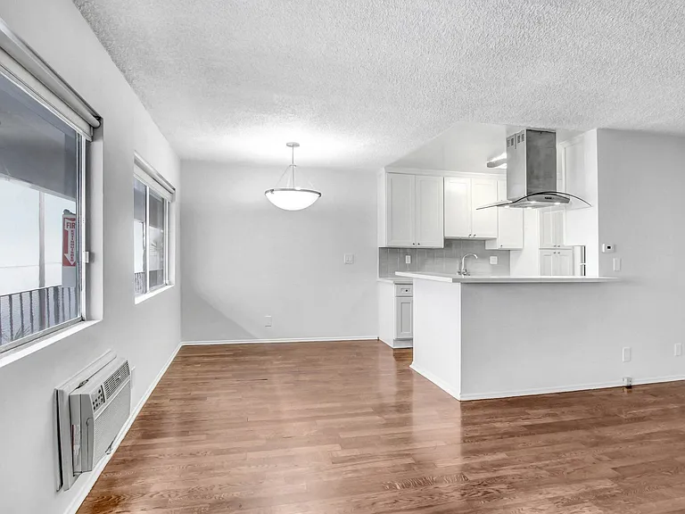 113 N Gale Dr — Photo 28