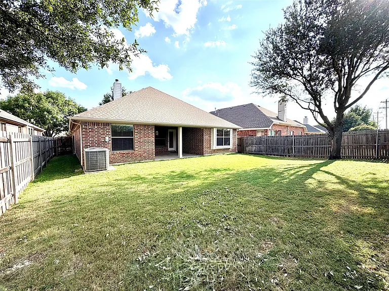 9404 Caliente Dr — Photo 17