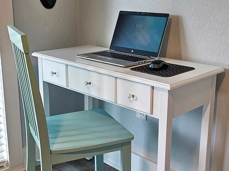 Computer desk