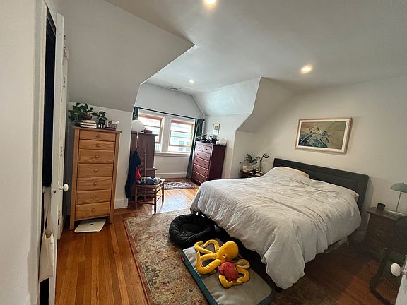 4th image of 420 Centre St APT 3