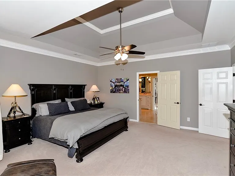 265 Windsor Gate Cv — Photo 33