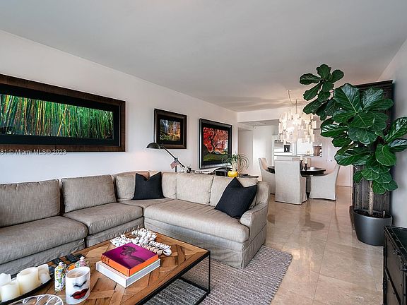5th image of 601 NE 36th St APT 2910