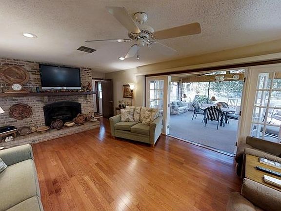 4th image of 411 Kentwood Ave