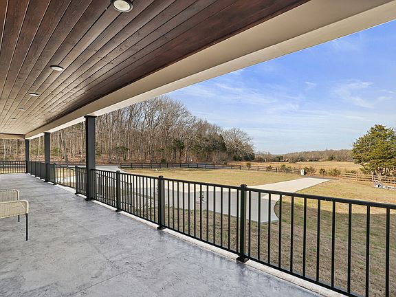 3rd image of 3755 Holmes Gap Rd
