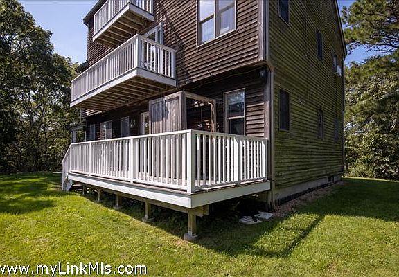 4th image of 7 E Meadow Ln
