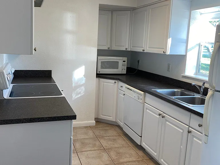 16743 Porter Ave — Photo 2