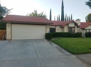 2815 College Park Dr, Lancaster, CA 93536