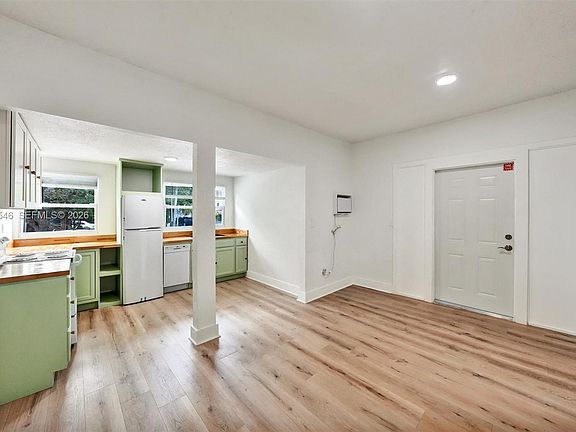 4th image of 1411 SW 3rd St #2
