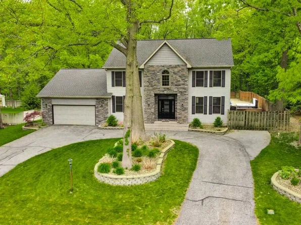 5125 W Concord Dr, La Porte, IN 46350