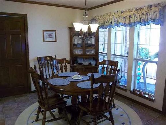 5th image of 203 Pinehurst Dr