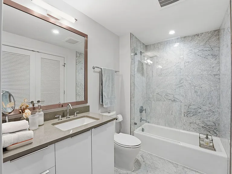 45 Sutton Sq SW #702 — Photo 18