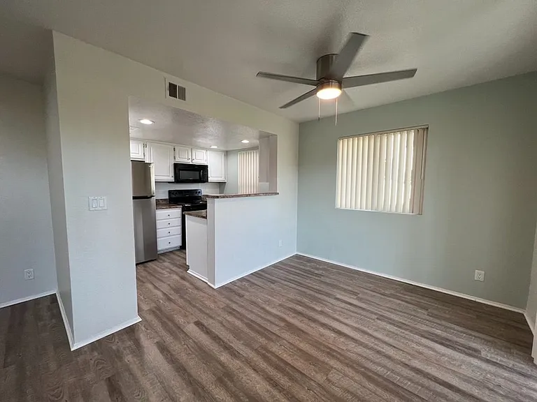 2x2 Chateau Dining