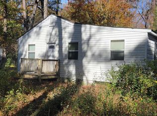 89 Poplar Dr, Hartfield, VA 23071