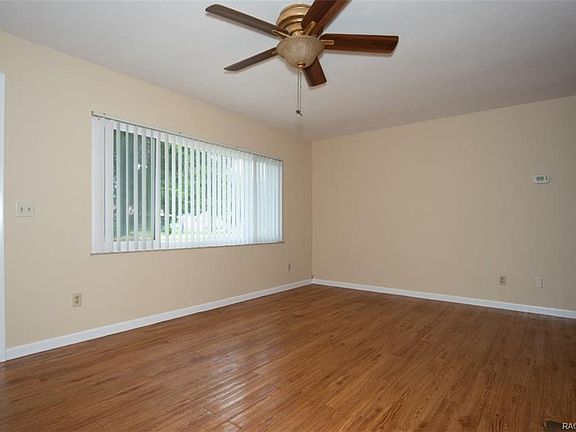 5th image of 7106 W Greenwood Ln