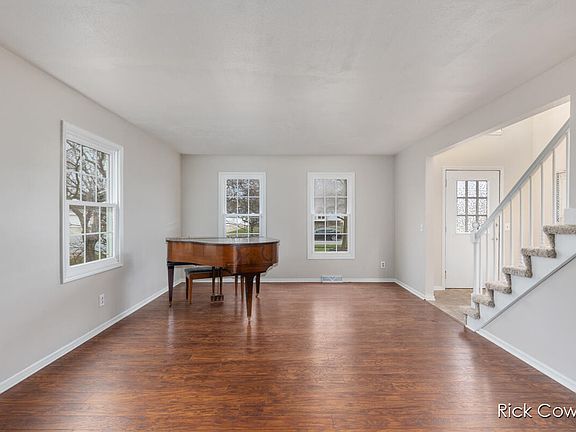 5th image of 5325 Shoreham Pl SE
