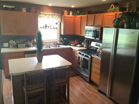 Island with L Shaped Kitchen