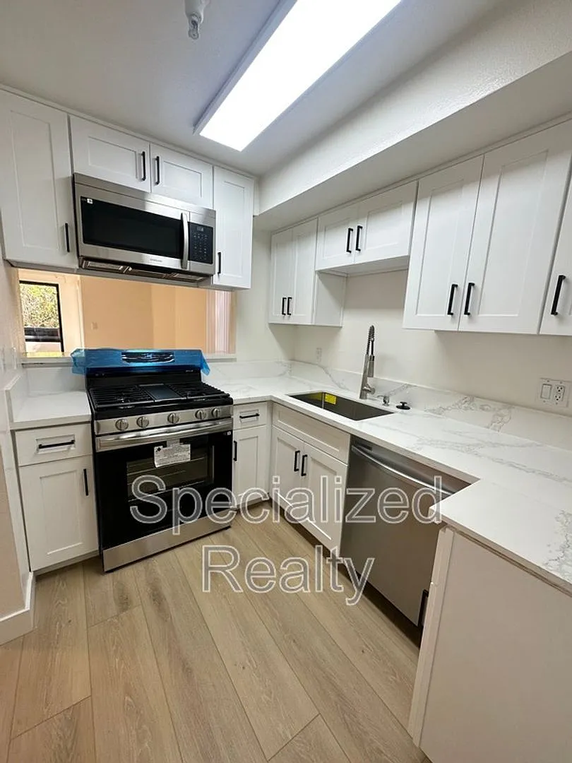 621 N. Louise St — Photo 4