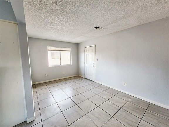 2nd image of 1313 Bernard St #4