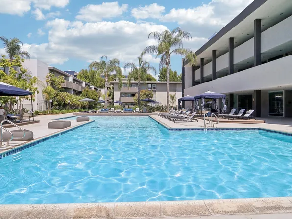 San Regis Apartments