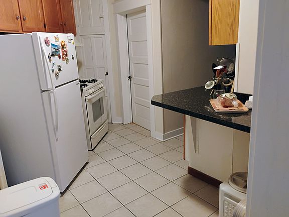 3rd image of 10 Chester St APT 4