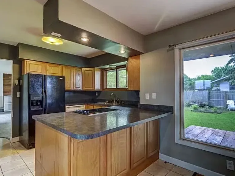 200 E Southwind Rd — Photo 4