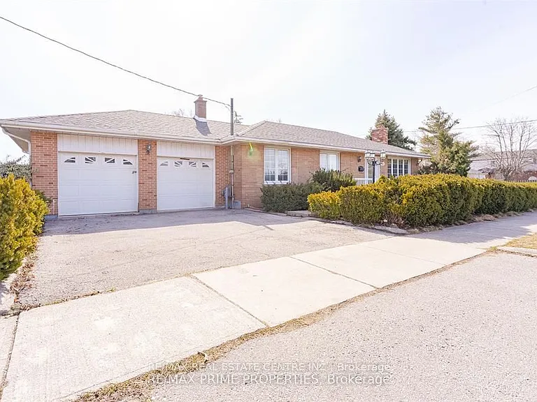 492 Pinegrove Rd — Photo 1