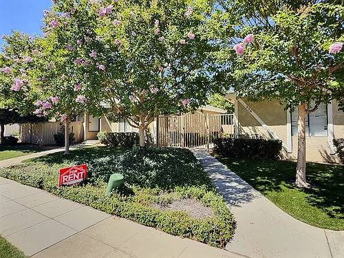 334 W Lexington Ave Photo 1