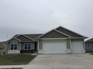 702 Cedar Bend Dr, Solon, IA 52333