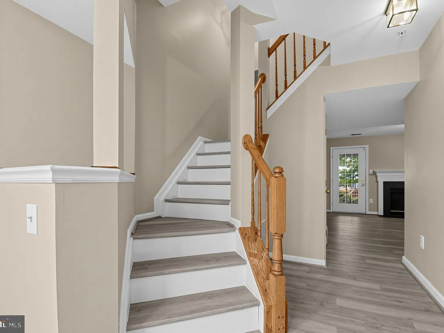 3 bed, 3.5 bath, 2036 sqft, $3,000 — Photo 3