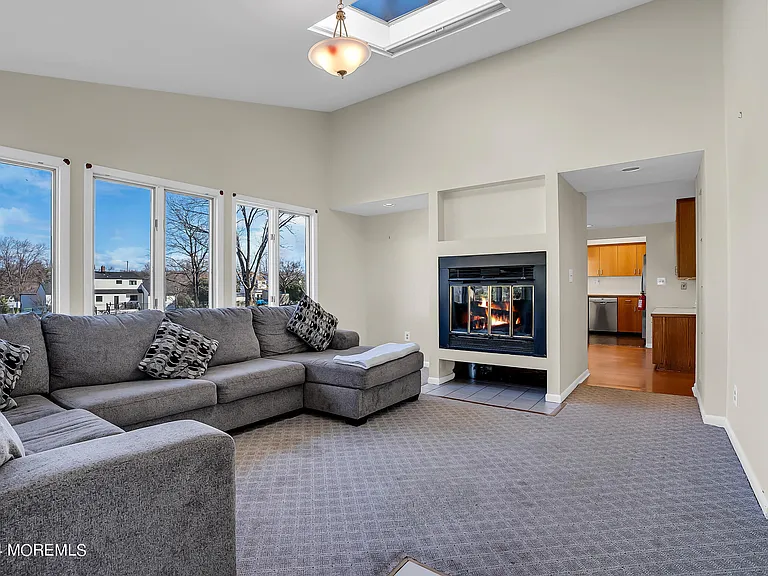 459 W Park Ave — Photo 2