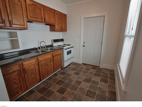 4th image of 753 Pine St