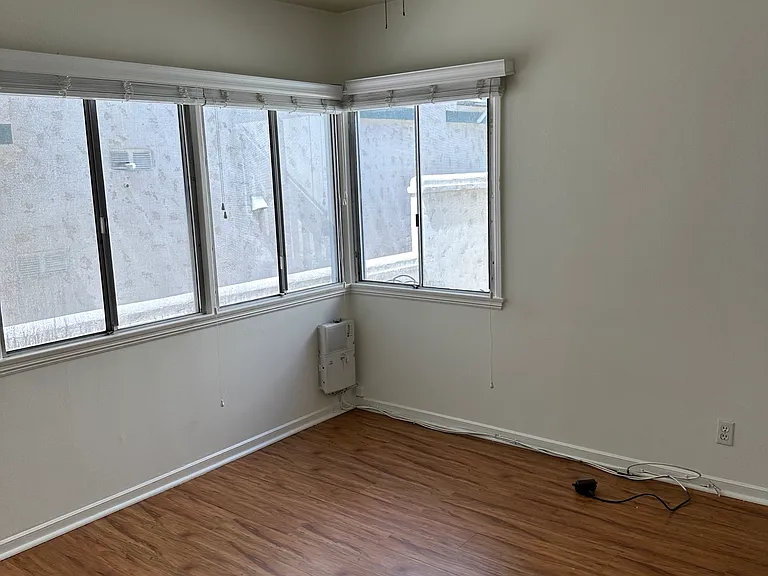 129 Claremont Ave — Photo 8