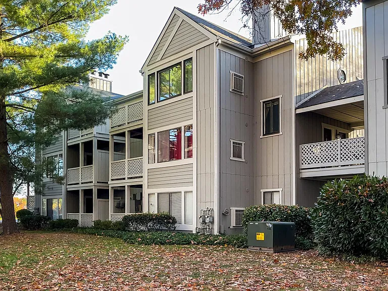 2265 Hunters Run Dr — Photo 16