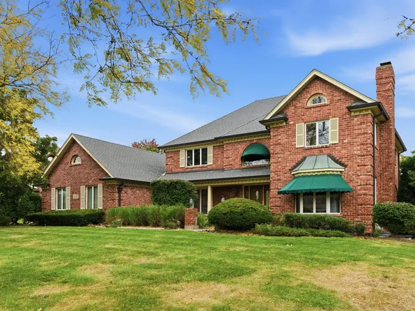 8261 Lake Ridge Dr, Burr Ridge, IL 60527