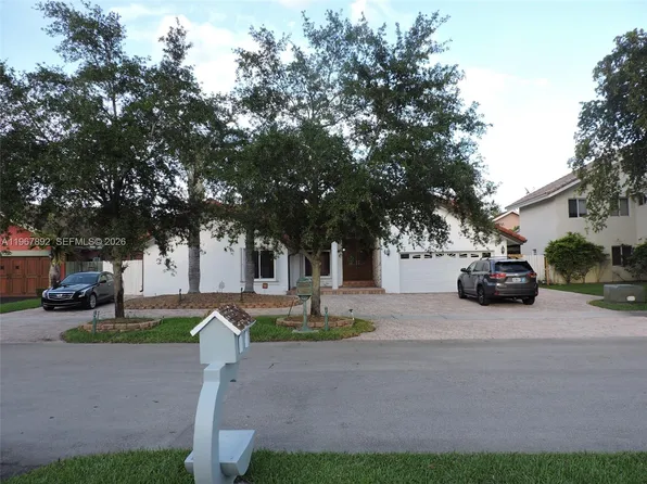 10753 SW 142nd Ct, Miami, FL 33186