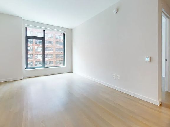 4th image of 515 E 86th St #1403