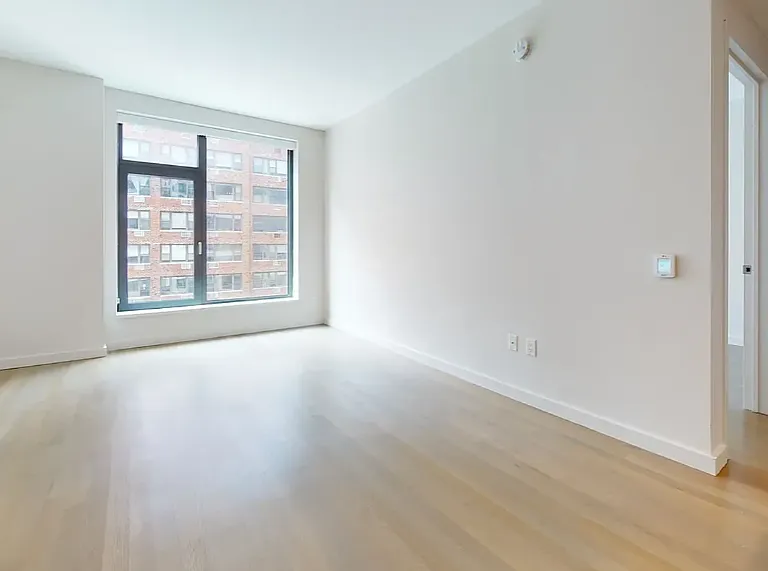 515 E 86th St #1403 — Photo 4