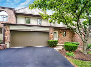23W426 Pinehurst Ln, Naperville, IL 60540
