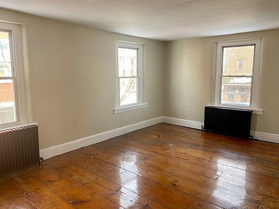 4th image of 304 Main St APT 3