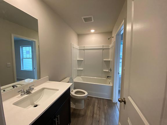 5th image of 297 Timberland Ave