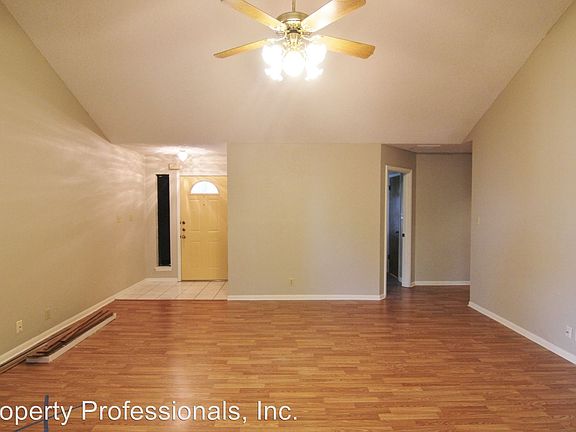 3rd image of 724 Belmont Dr