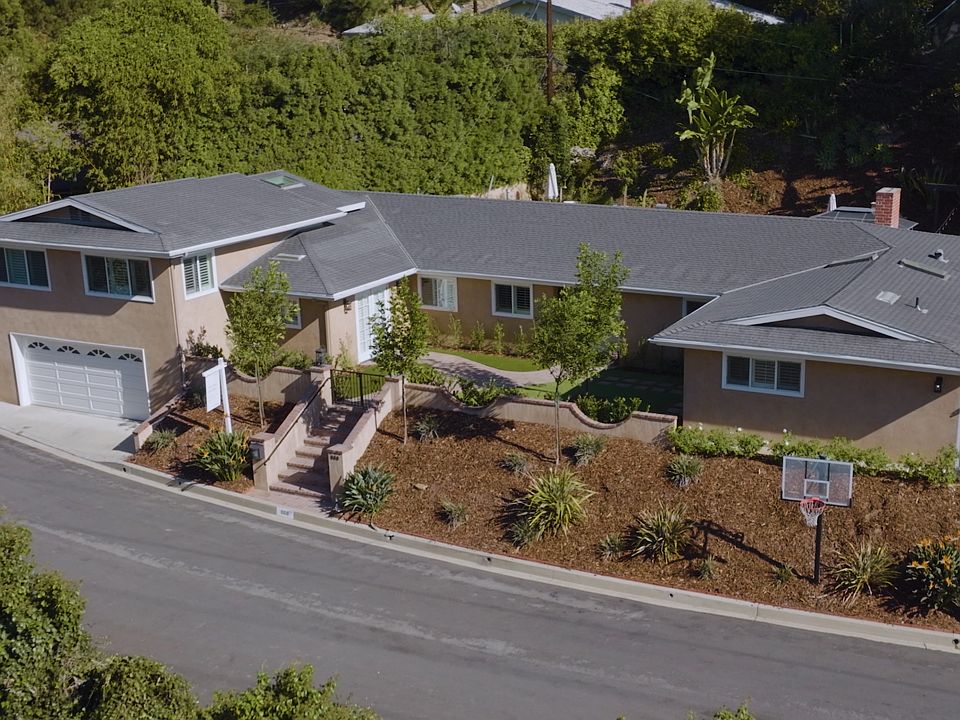 1st image of 860 Bronze Ln