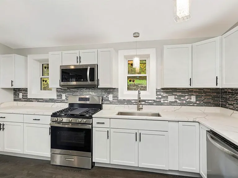 4442 Dorchester Rd — Photo 8